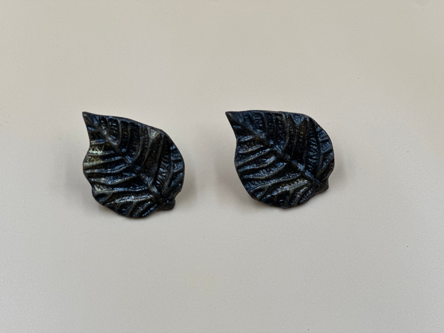 TIRADOR DE HOJA OSCURO CHICO